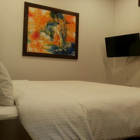 Blue Beach Hotel Wadduwa Room photo