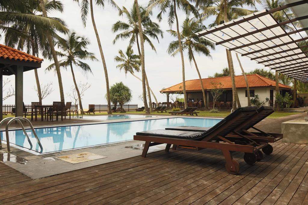 Blue Beach Hotel Wadduwa Exterior photo